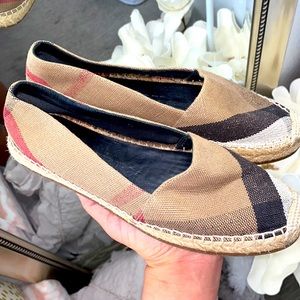 Women Brand Shoes burberry like new did wear 3 or 4 times only
